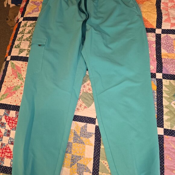 Figs Oasis Medium Zamoras & Large Catrina - Picture 3 of 4